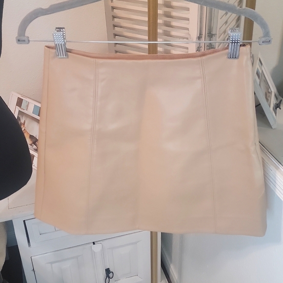 🆕️ Artitzia Babaton Modern Mini Skirt - Picture 2 of 9